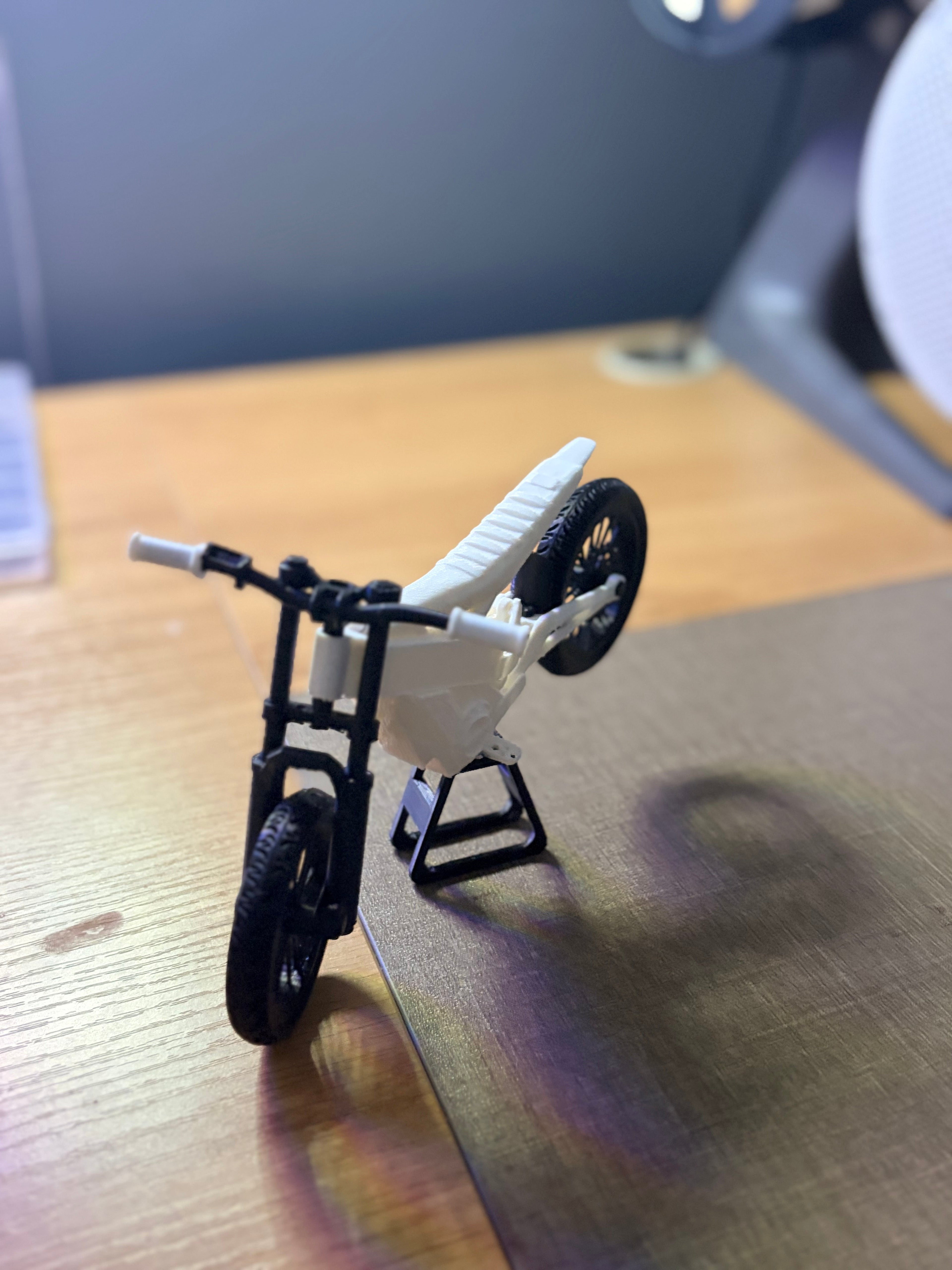 emote stand